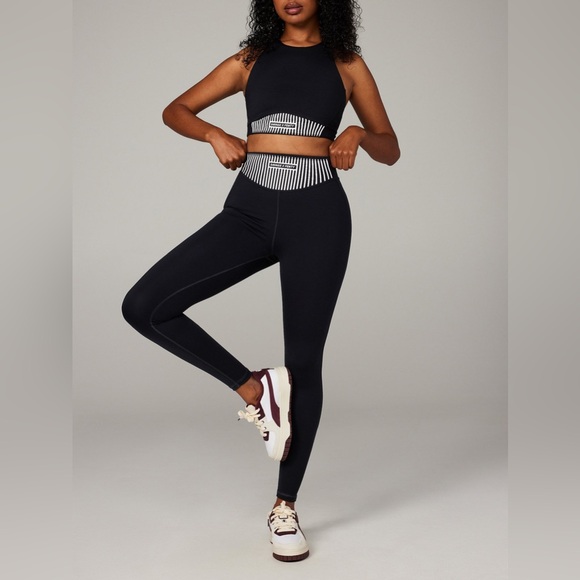 Savage X Fenty Pants - NWT $69 Savage X Fenty  XCCENTUATE HIGH-WAIST LEGGING Yoga Pants black Caviar XS